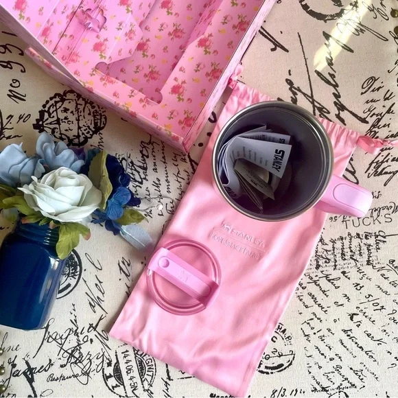 NWT Stanley 1913 x LoveShackFancy H2.0 FlowState Quencher in Ibiza Sunset - 40oz - Picture 13 of 14